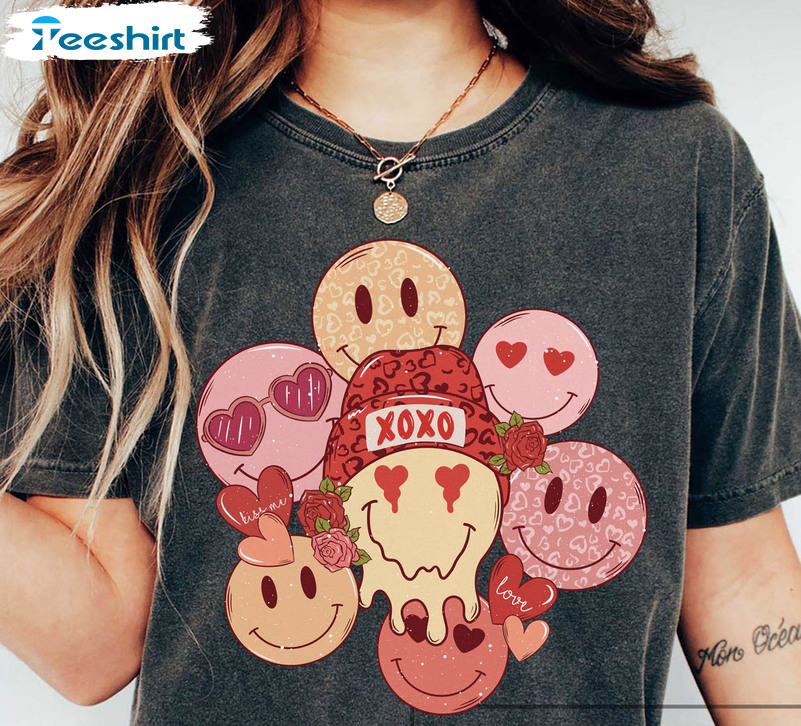 Retro Smiely Faces Shirt, Xoxo Valentines Crewneck Unisex T-shirt