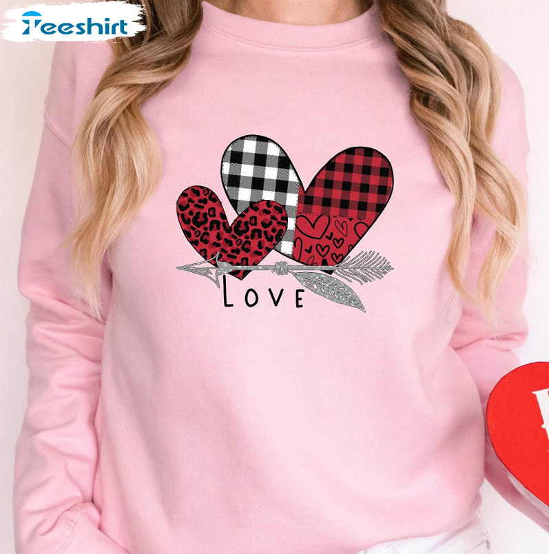 Buffalo Plaid Love Heart Shirt, Cute Valentine Day Long Sleeve Unisex T-shirt