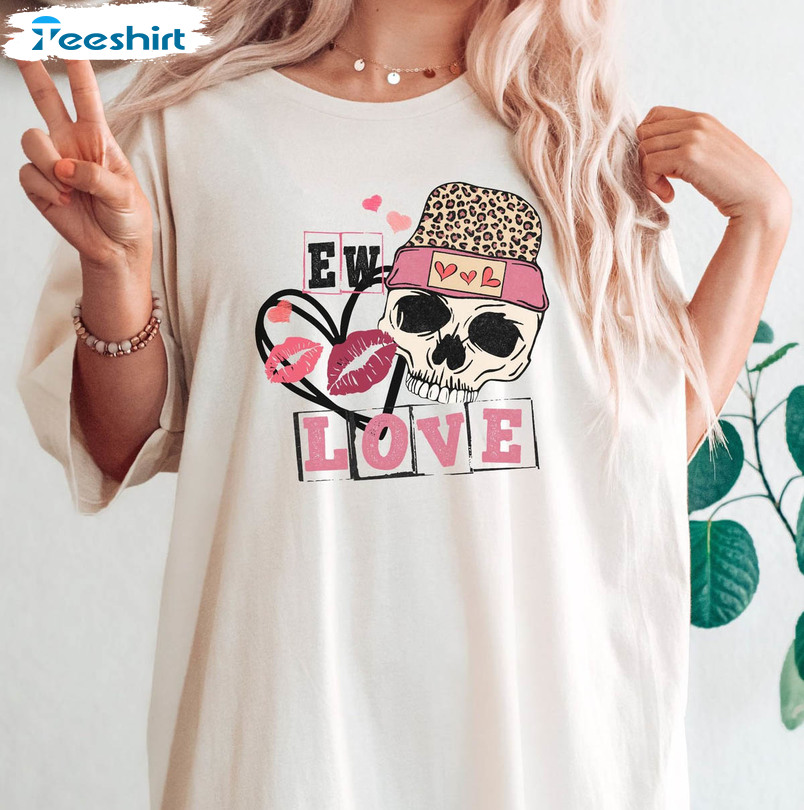  inktastic I Love Halloween Cute Skull with Red Heart Eyes  Women's V-Neck T-Shirt Small 0020 White 3c650 : Clothing, Shoes & Jewelry