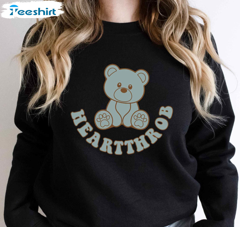 Heart Throb Teddy Bear Shirt, Valentines Day Long Sleeve Unisex T-shirt