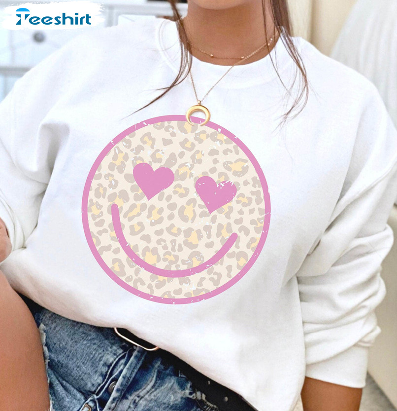 Leopard Heart Eyes Shirt, Trendy Long Sleeve Unisex T-shirt