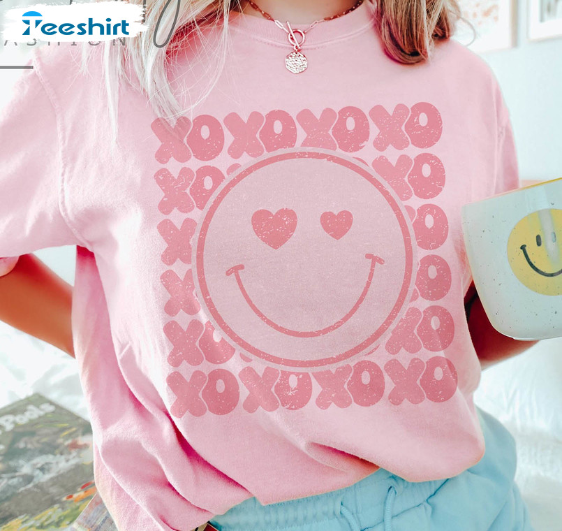 Xoxo Valentines Day Shirt, Smiely Faces Xoxo Crewneck Short Sleeve