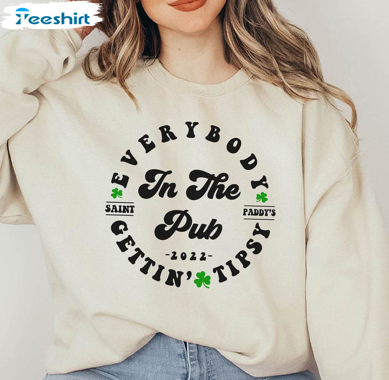 Everybody In The Pub Getting Tipsy Shirt, Lucky Clover Long Sleeve Unisex Hoodie