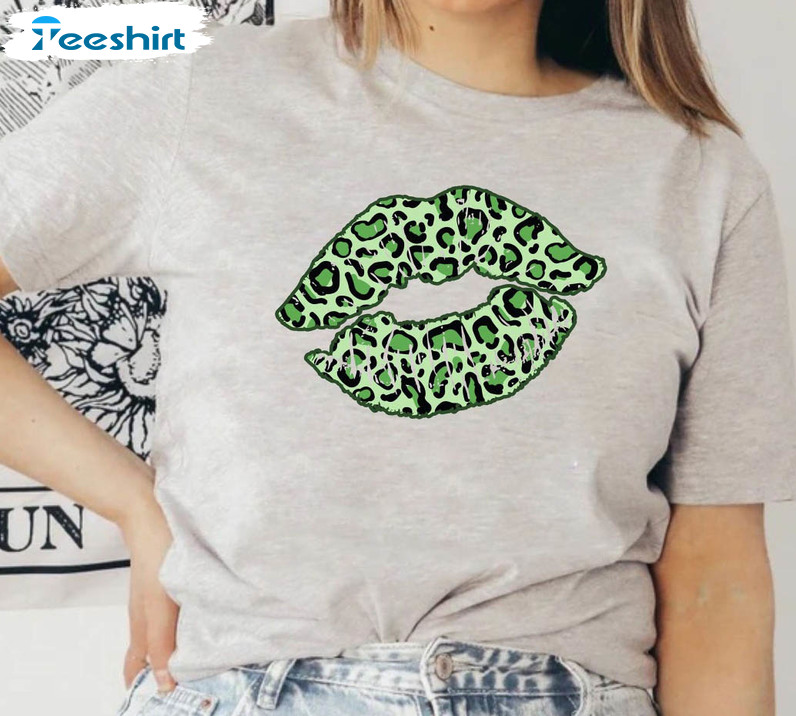 Saint Patrick's Day Leopard Shirt, Shamrock Lucky Lips Irish Short Sleeve Tee Tops