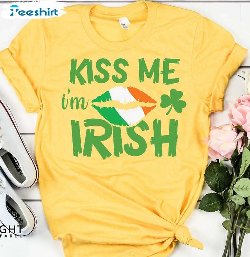 Vintage Kiss Me I'm Irish Shirt, Lucky Lips Four Leaf Clover Shamrock Unisex T-shirt Long Sleeve