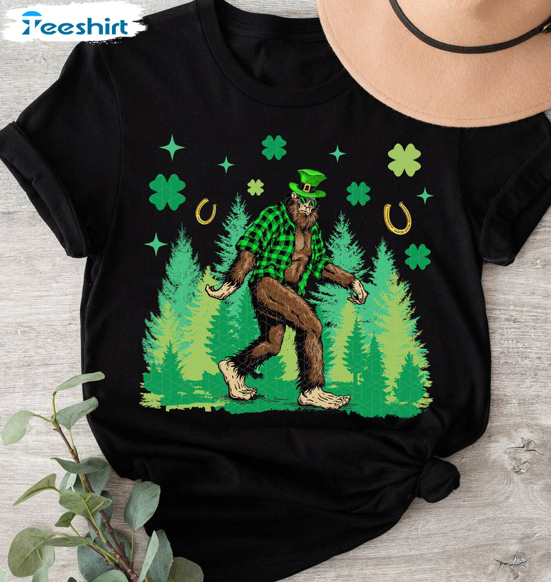 Bigfoot St Patricks Day Funny Shirt, Trending Sasquatch Shamrock Unisex T-shirt Crewneck