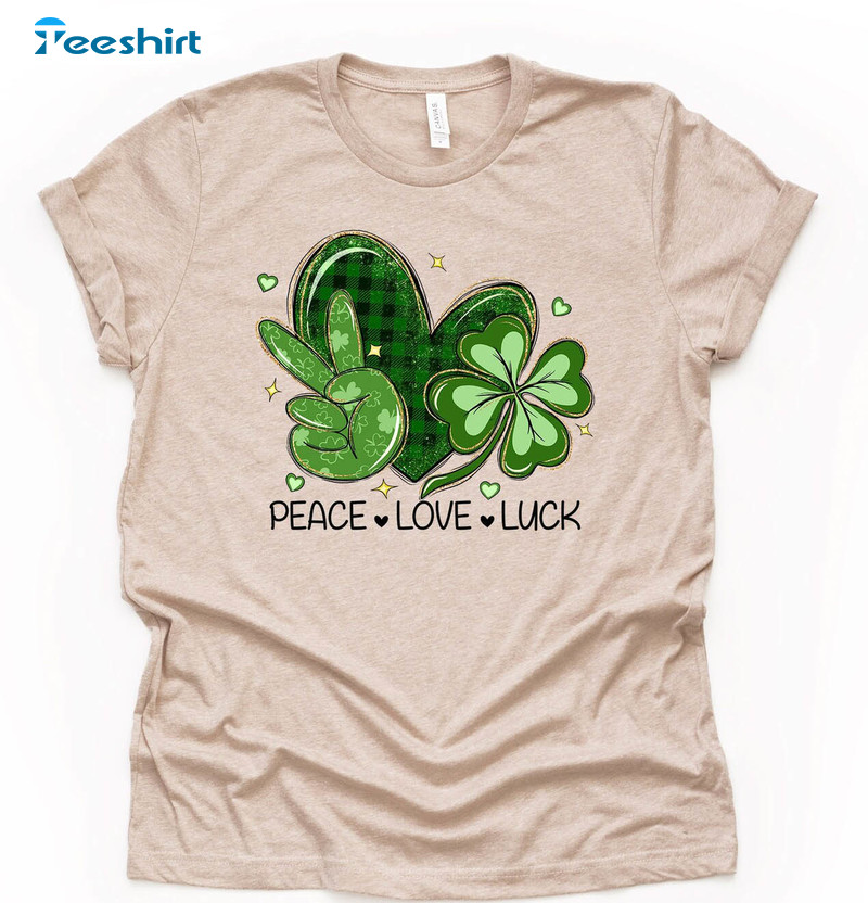 St Patricks Day Trendy Shirt, Peace Love Luck Plaid Heart Crewneck Unisex Hoodie