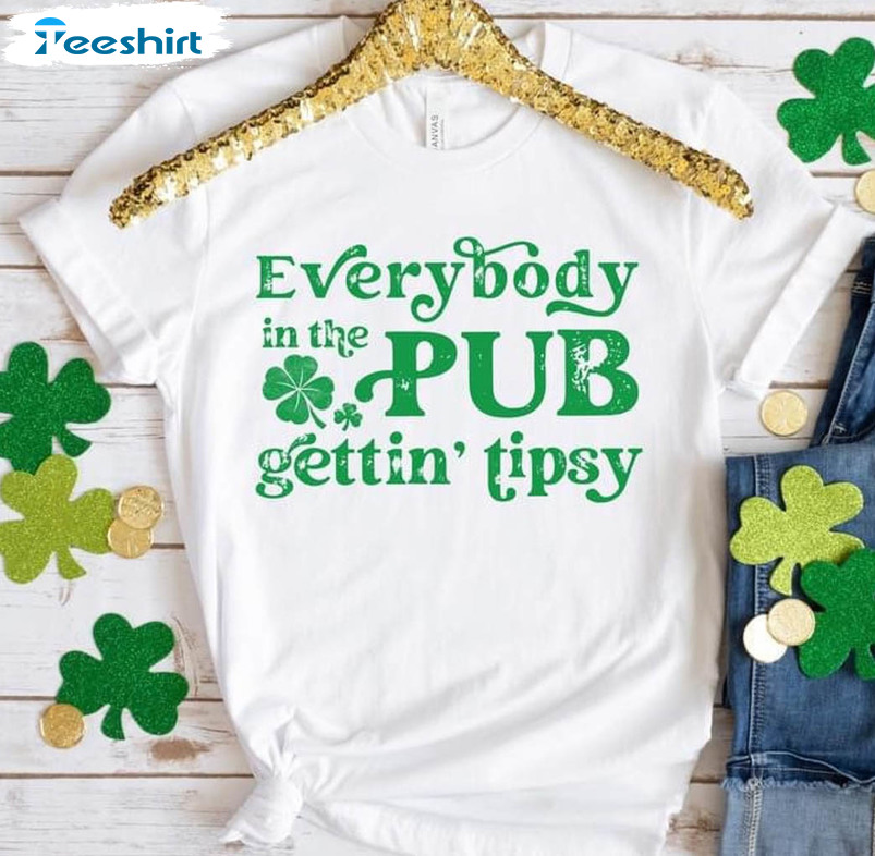 Everybody In The Pub Getting Tipsy Vintage Shirt Funny St Patricks Day Long Sleeve Crewneck