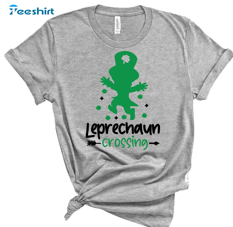 St Patricks Day Leprechaun Crossing Funny Sweatshirt, Unisex T-shirt