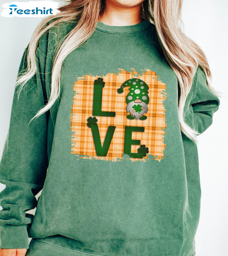 Love Patrick Day Gnomes Shirt, St Patricks Day Irish Short Sleeve Unisex T-shirt