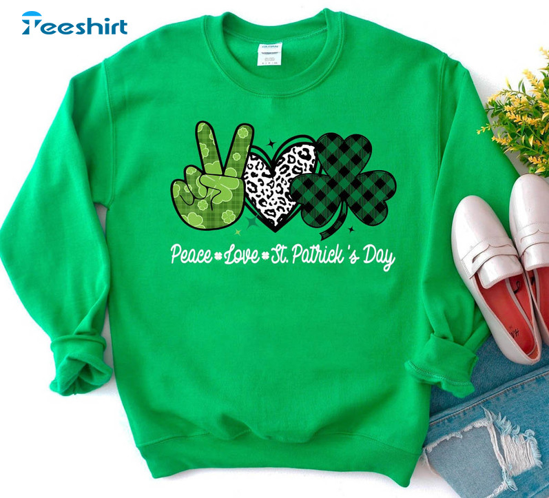 Peace Love St Patricks Day Trendy Shirt, Vintage Shamrock Tee Tops Short Sleeve