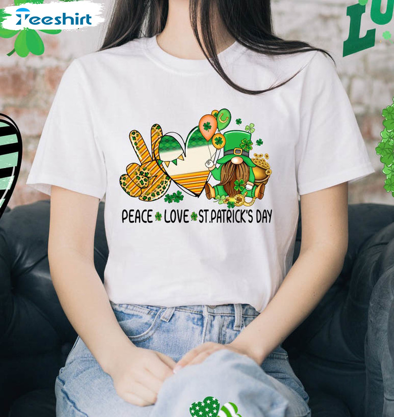 St Patrick's Day Peace Love Shirt, Vintage Shamrock Gnome Unisex T-shirt Long Sleeve