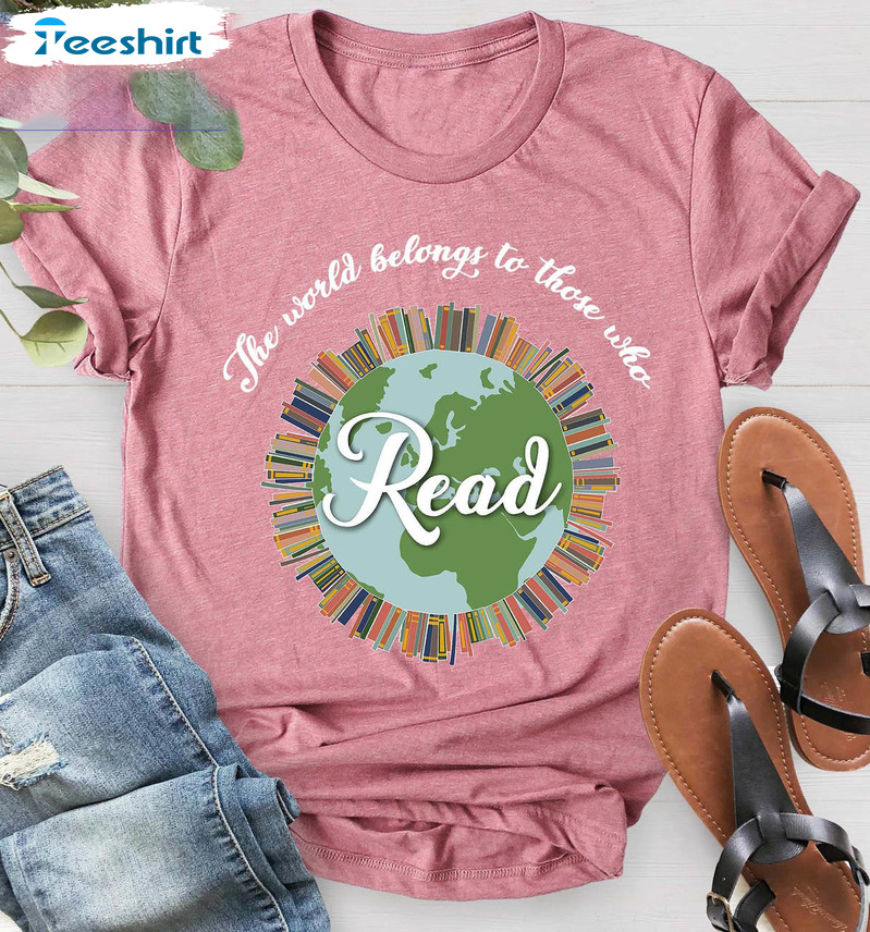 World Belongs To Those Who Read Shirt, Bookworm Short Sleeve Unisex T-shirt