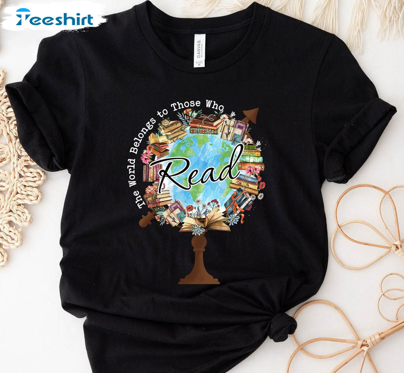 The World Belongs To Those Who Read Shirt, Trendy Unisex T-shirt Short Sleeve