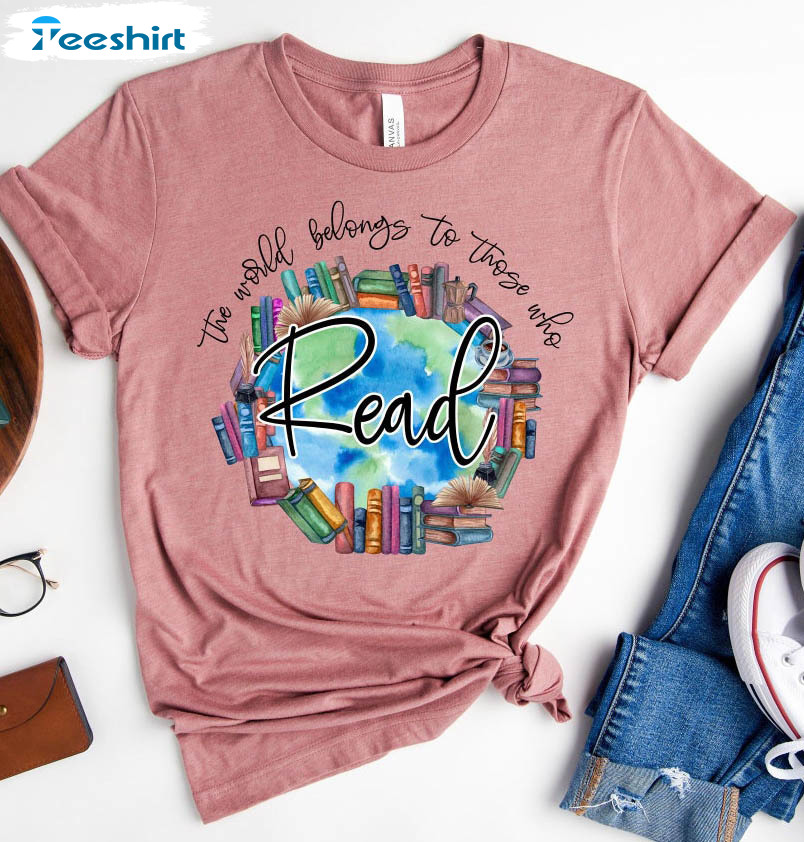 World Belongs To Those Who Read Vintage Shirt, Librarian Book Lover Long Sleeve Short Sleeve