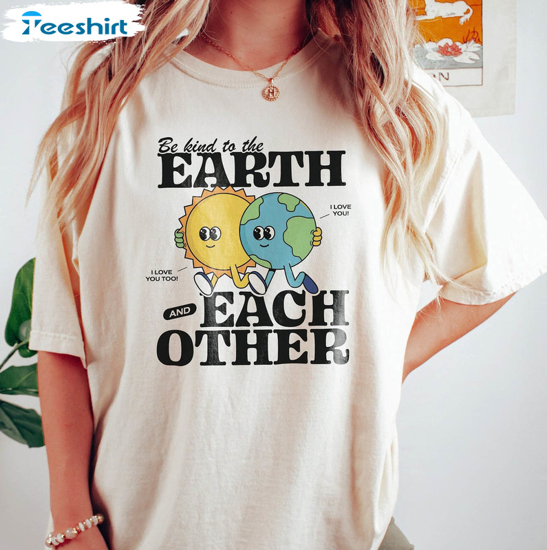 Be Kind To The Earth Trendy Shirt, Retro Earth Day Tee Tops Unisex Hoodie