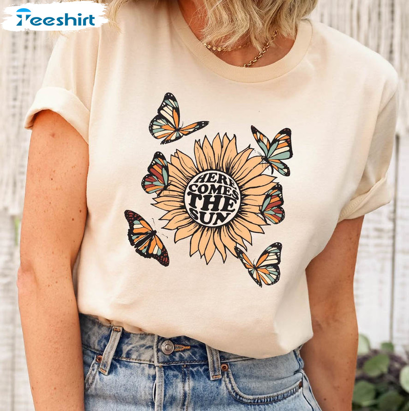 Here Comes The Sun Butterfly Shirt, Trendy Travel Beach Vacation Tee Tops Sweatshirt