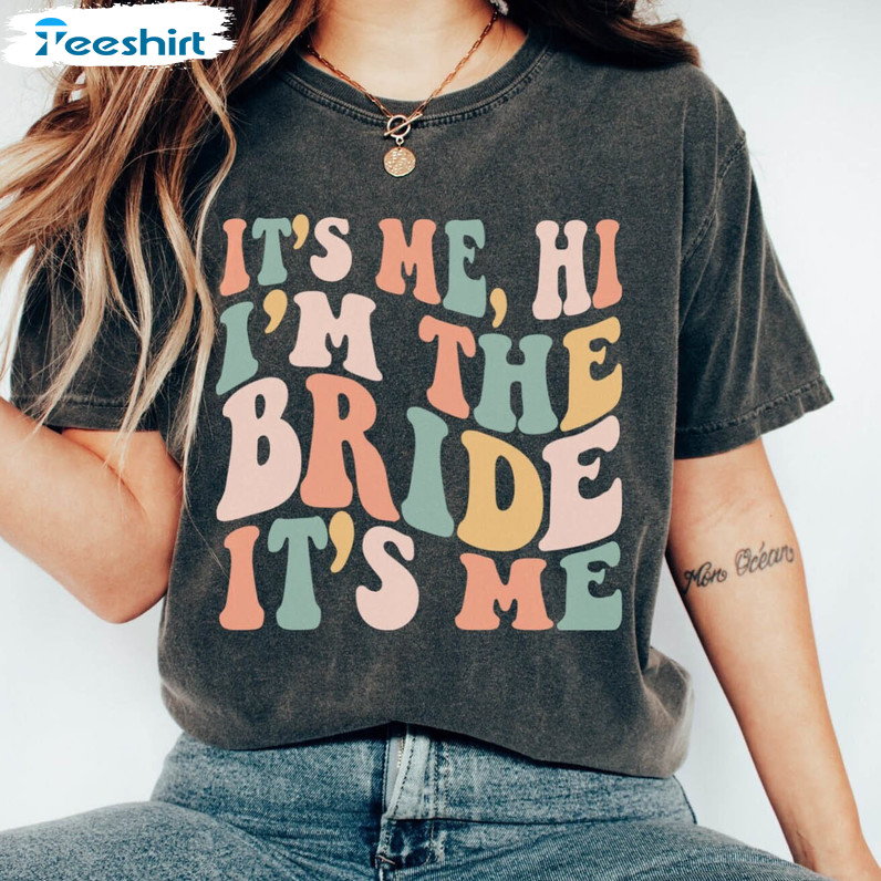 Funny It's Me Hi Im The Bride It's Me Shirt, Retro Long Sleeve Unisex Hoodie