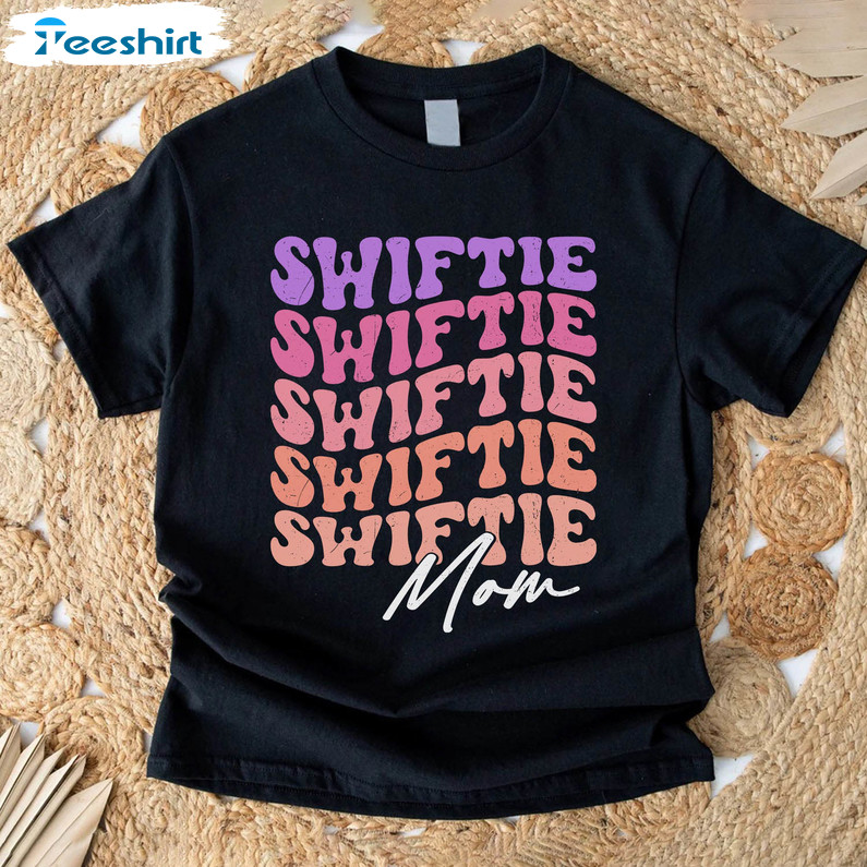 Retro Swiftie Mom Shirt, Funny Mothers Day Long Sleeve Unisex Hoodie