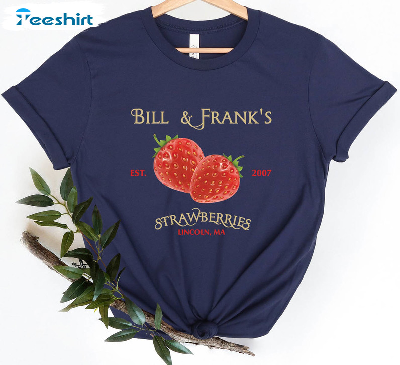 Bill And Franks Strawberries Shirt, Vintage Lincoln Ma Est 2007 Unisex T-shirt Crewneck