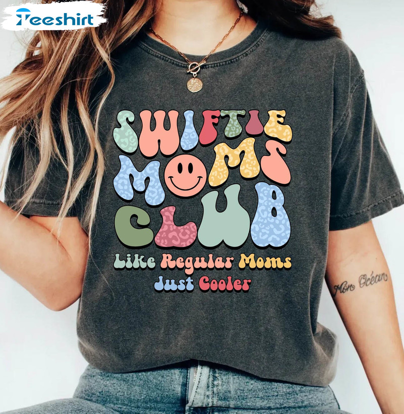 Swiftie Mom Shirt, Mothers Day Long Sleeve Unisex Hoodie