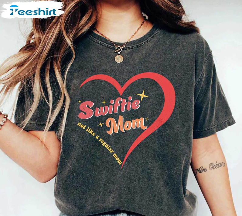 Swiftie Mom Shirt, Vintage Mothers Day Unisex Hoodie Crewneck