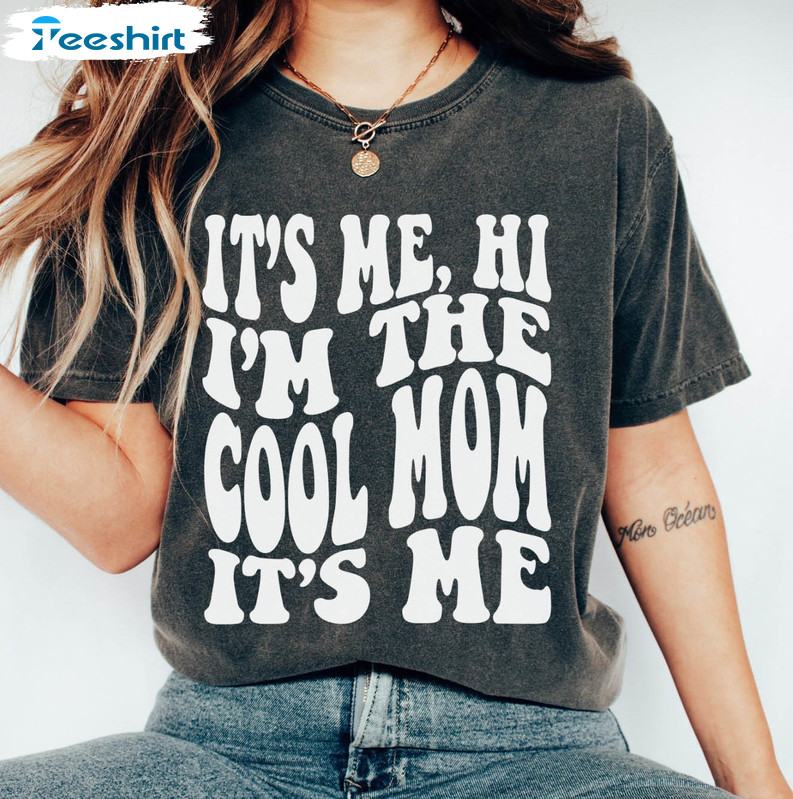 Funny Mom Shirt, It's Me Hi I'm The Cool Mom It's Me Unisex Hoodie Short Sleeve