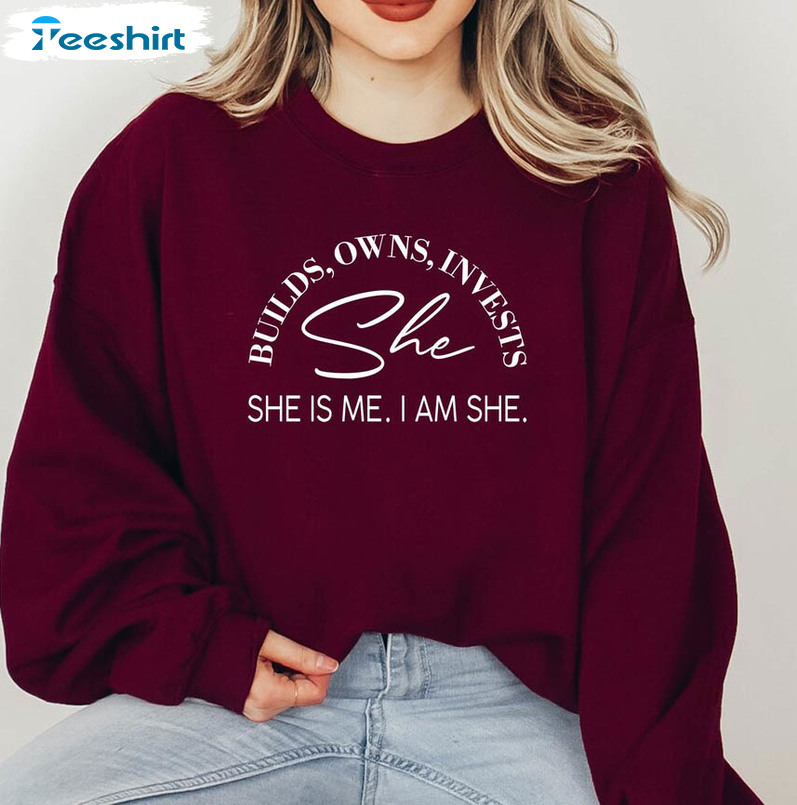 She Builds Owns Invests She Is Me Shirt, Entrepreneur Unisex T-shirt Short Sleeve