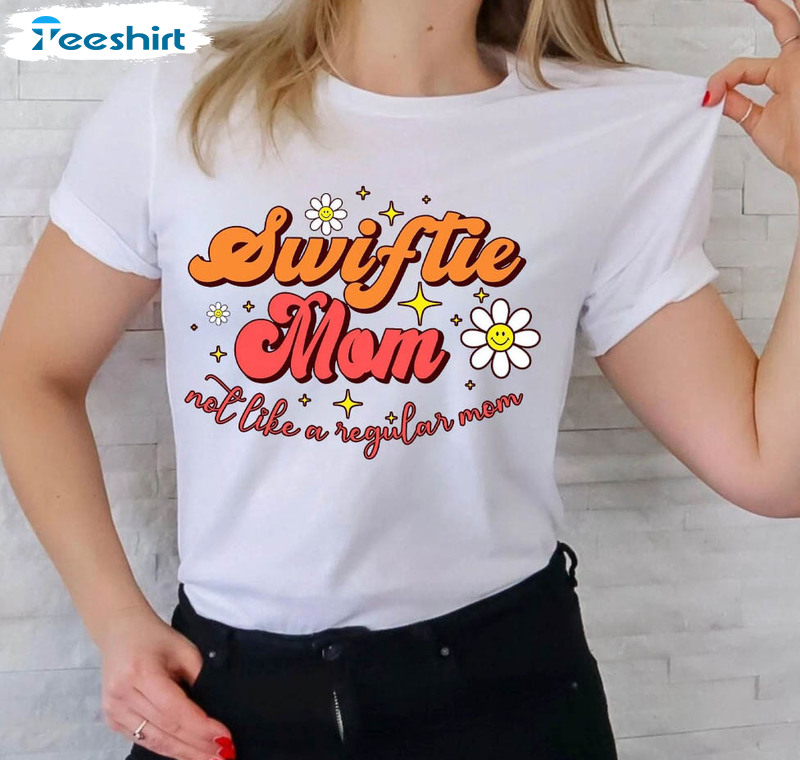 Swiftie Mom Trendy Shirt, Mothers Day Swiftie Concert Unisex T-shirt Short Sleeve