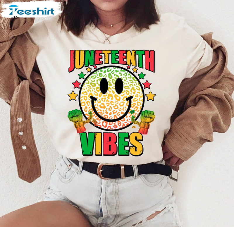Juneteenth Vibes Funny Shirt, Retro Smile Face Juneteenth Unisex Hoodie Sweatshirt
