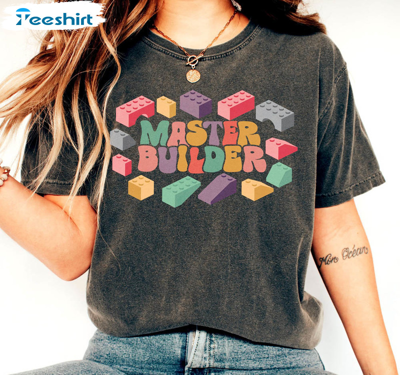 Master Builder Trendy Shirt, Funny Building Blocks Unisex T-shirt Crewneck