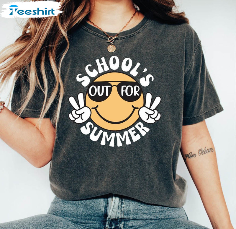 Funny Smiley Schools Out For Summer Last Day Of School Shirt