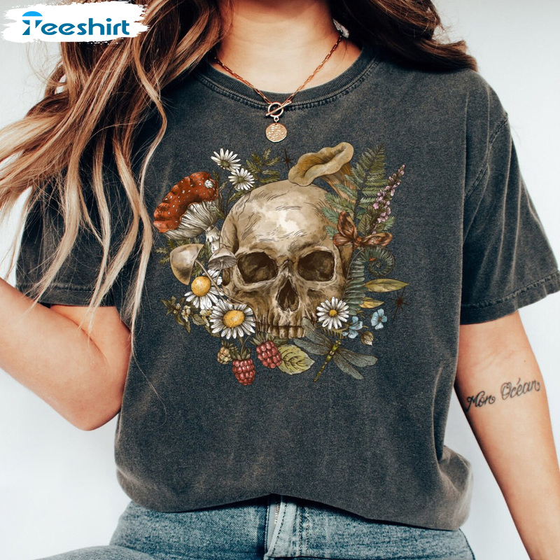 Floral Skull Shirt For Womens, Halloween Fall Vintage Design Sweatshirt, Scary Skull Unisex T-Shirt
