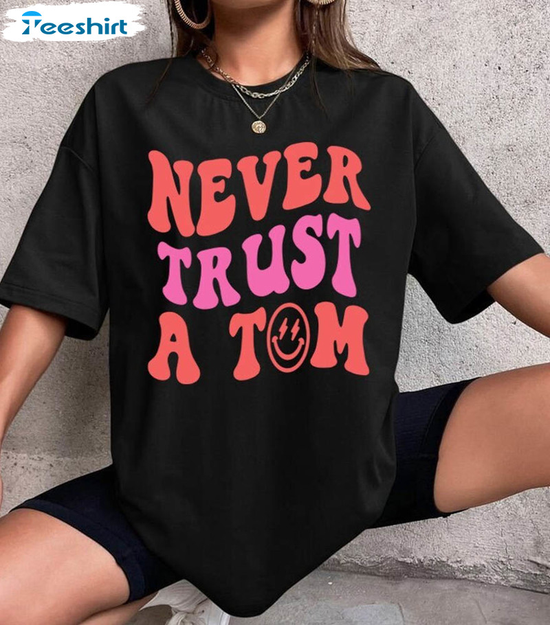 Never Trust A Tom Cute Shirt, Reality Tv Unisex Hoodie Crewneck