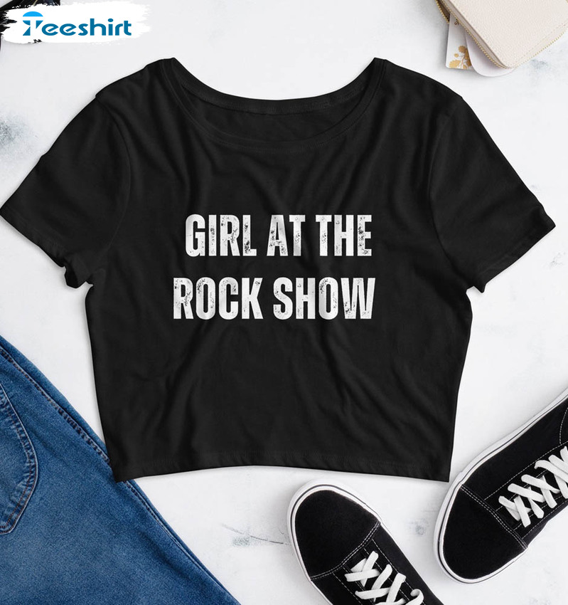 Girl At The Rock Show Blink 182 Trendy Sweatshirt, Unisex T-shirt