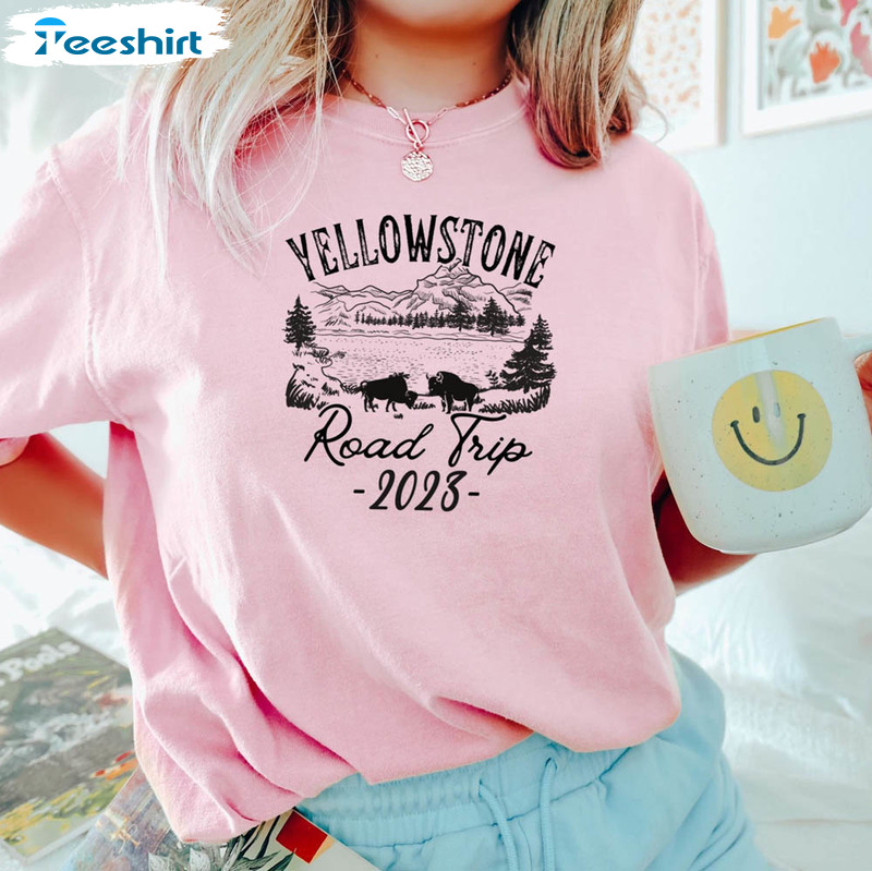 Yellowstone Road Trip 2023 Shirt, Hiking Family Trip Crewneck Unisex Hoodie