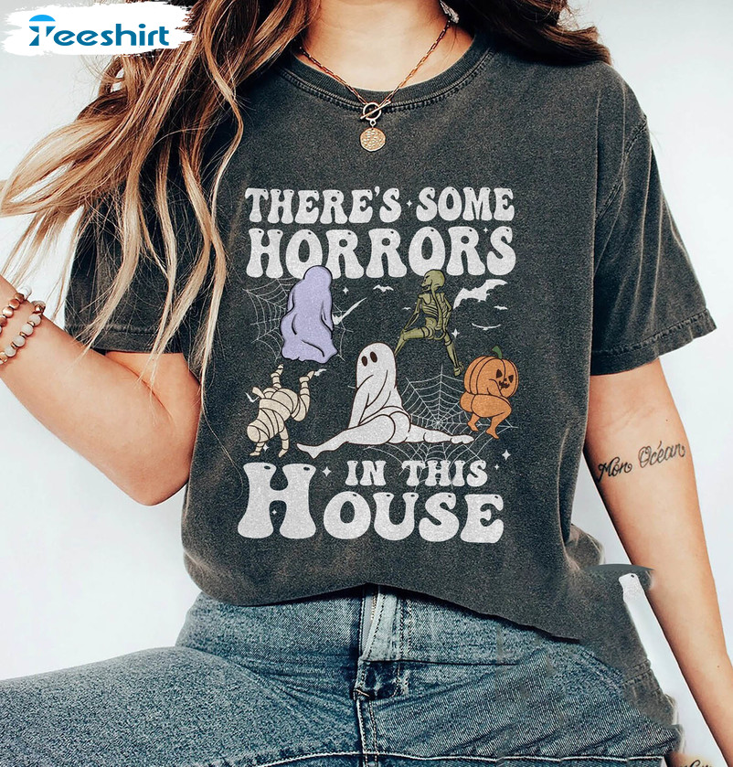 There's Some Horrors In This House Funny Shirt, Halloween Party Unisex T-shirt Short Sleeve