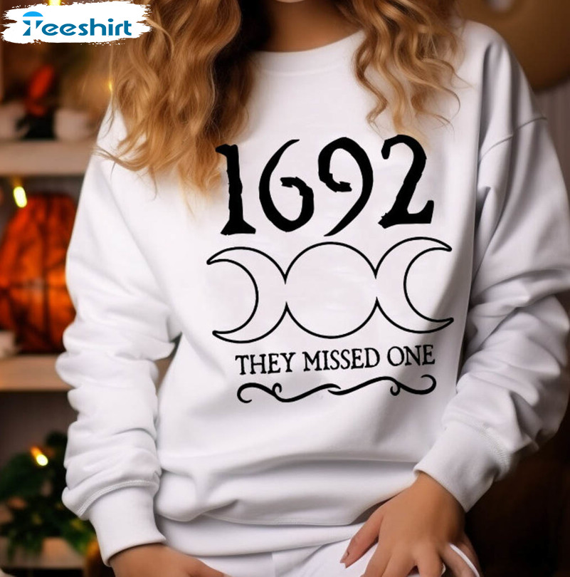 Vintage Salem 1692 They Missed One Shirt, Salem Massachusetts Short Sleeve Unisex T-shirt