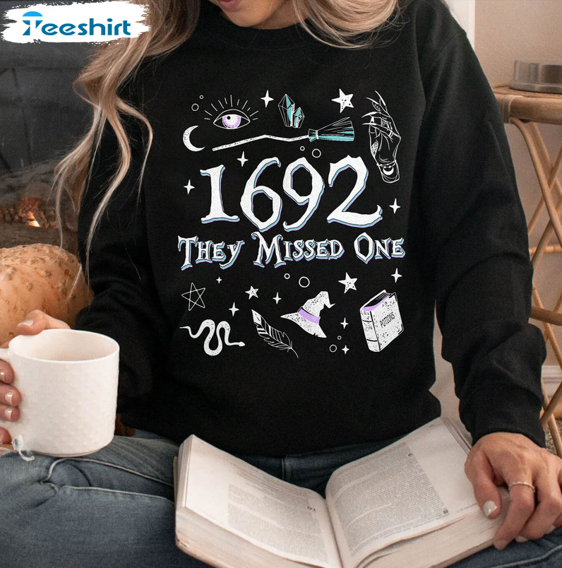 Salem Witch 1692 They Missed One Shirt, Salem Massachusetts Crewneck Unisex T-shirt