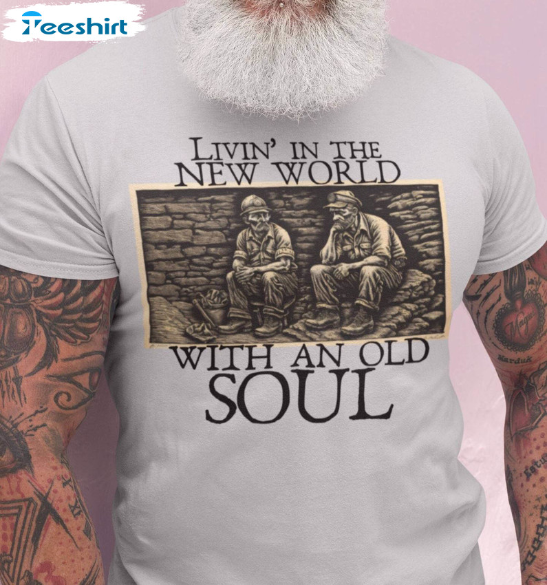 Living In The New World With An Old Soul Shirt, Rich Men North Of Richmond Short Sleeve Hoodie