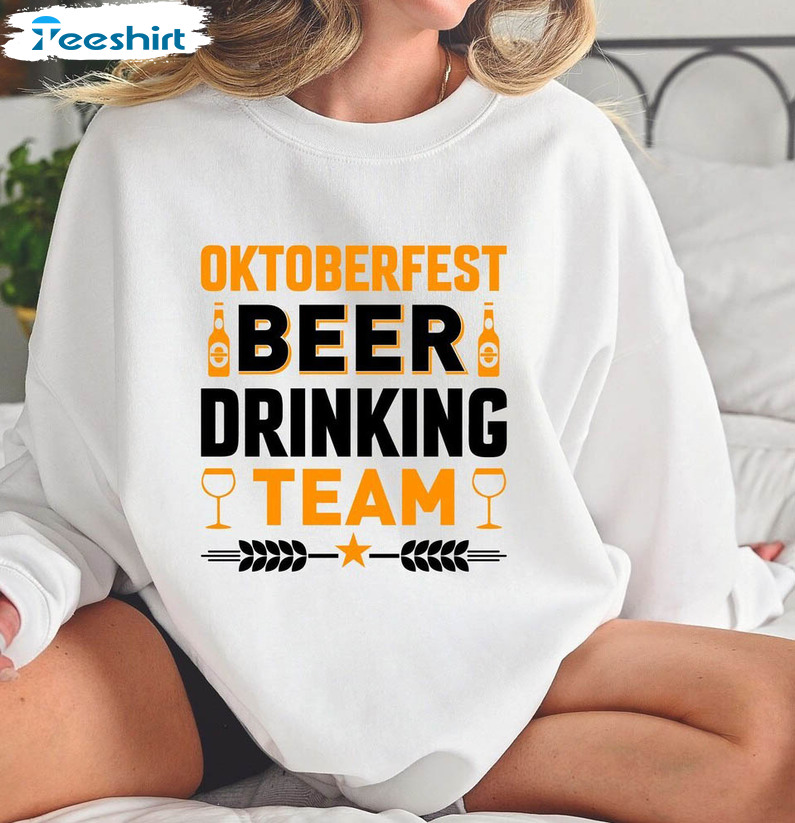 Beer Drinking Team Shirt, Trendy Oktoberfest Vibes Short Sleeve Tee Tops