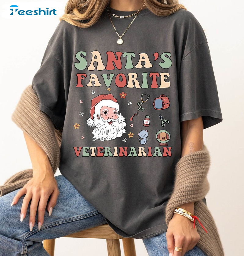 Vet Tech Christmas Shirt, Christmas Santa Hat Tee Tops Crewneck Sweatshirt