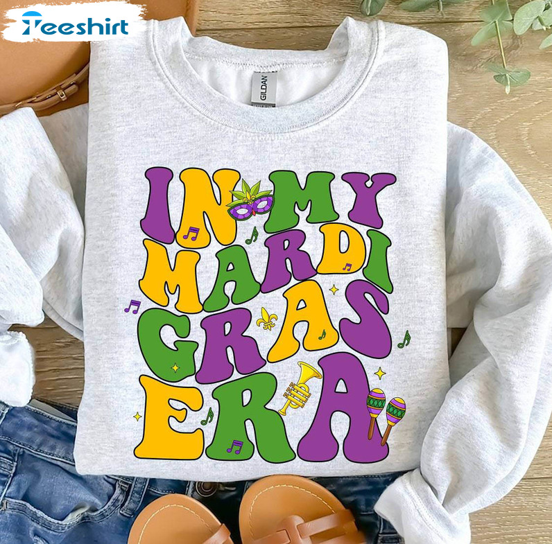 Retro In My Mardi Gras Era Shirt, Cool Design Fleur De Lis Long Sleeve Unisex Hoodie