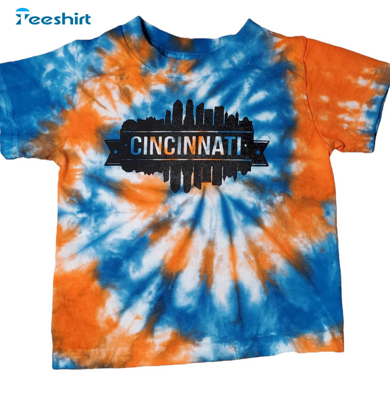 Cincinnati Trendy Shirt - Queen City Skyline Short Sleeve Unisex Hoodie