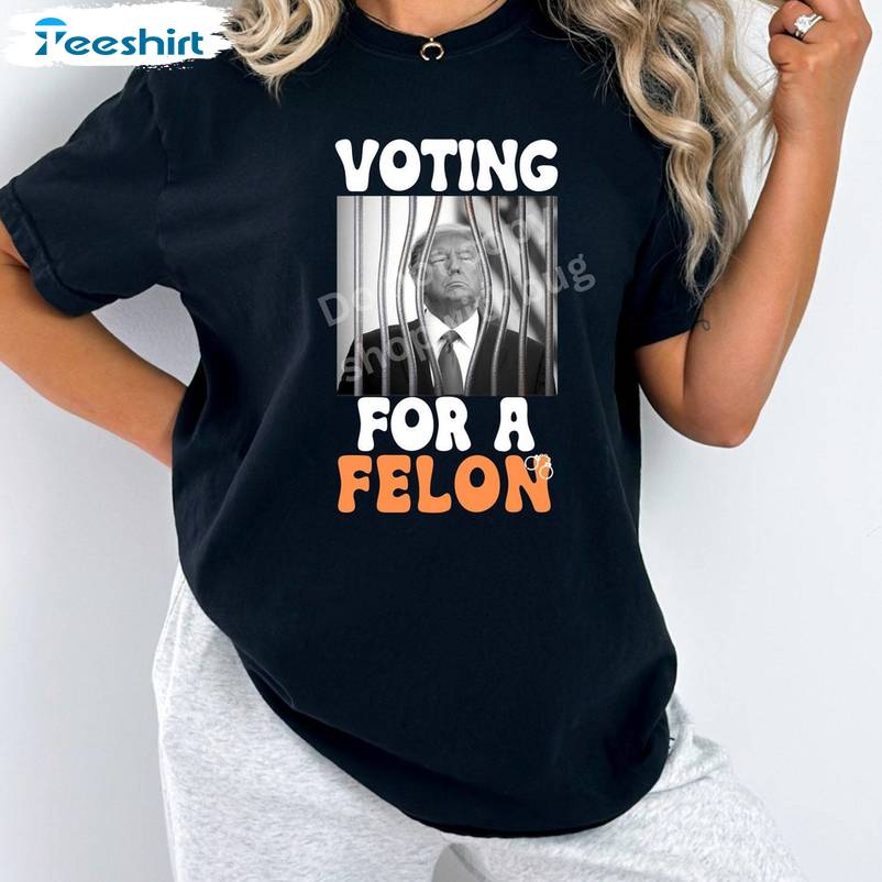 I'm Voting For The Felon New Rare Shirt , Trendy Trump Short Sleeve Crewneck