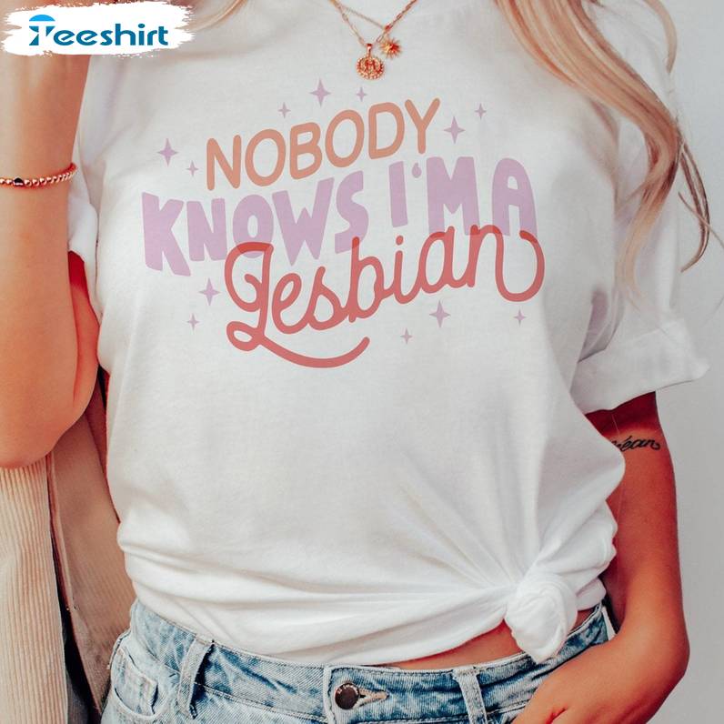 Limited Nobody Knows I'm A Lesbian T-shirt, Lgbtq Girls Who Love Girls Tee Tops Crewneck