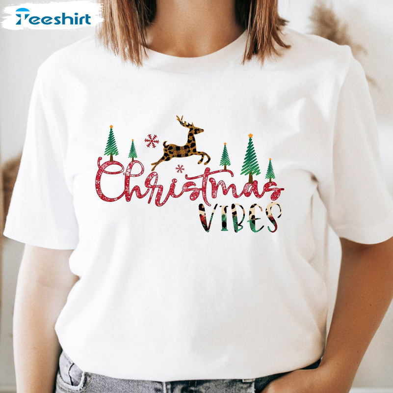 Christmas Vibes Shirt - Merry Christmas Retro Long Sleeve Crewneck