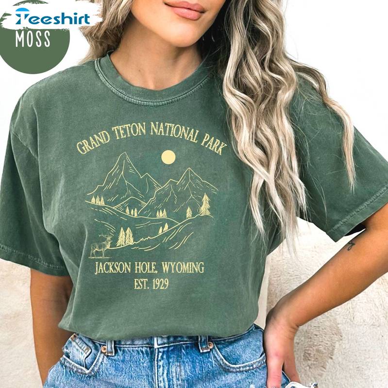 Must Have Jackson Hole Shirt, Unique Grand Tetons Short Sleeve Crewneck