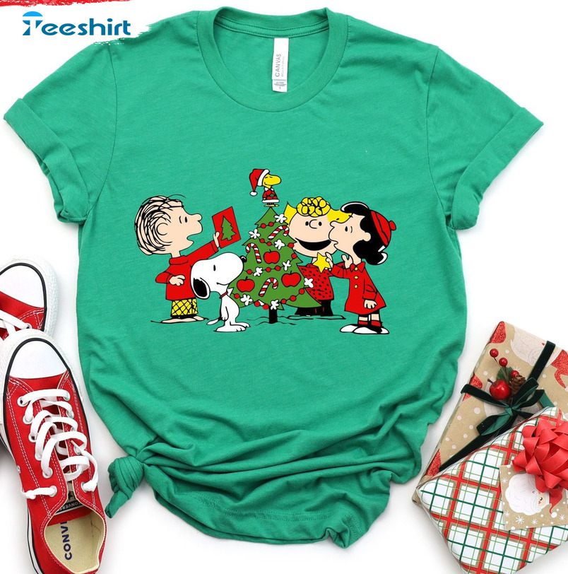 Peanuts Gang And Snoopy Christmas Sweatshirt - Christmas Vacation Short Sleeve Crewneck