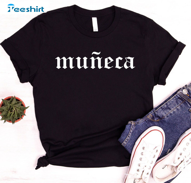 Muneca Shirt, Old English Text Chicana Doll Face Badie Oe Old School Tee